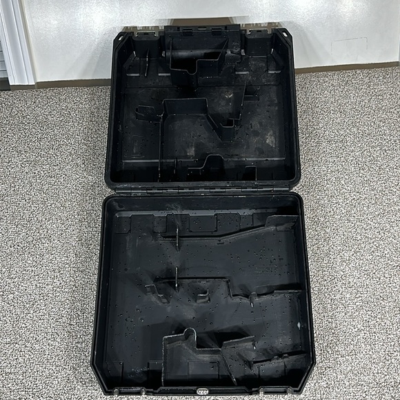 Hard case Dewalt box - Picture 3 of 4